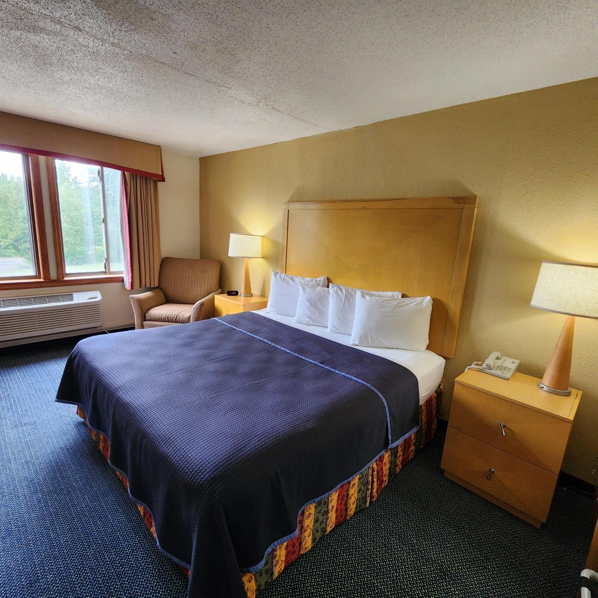 Katahdin Inn & Suites Millinocket Exterior foto