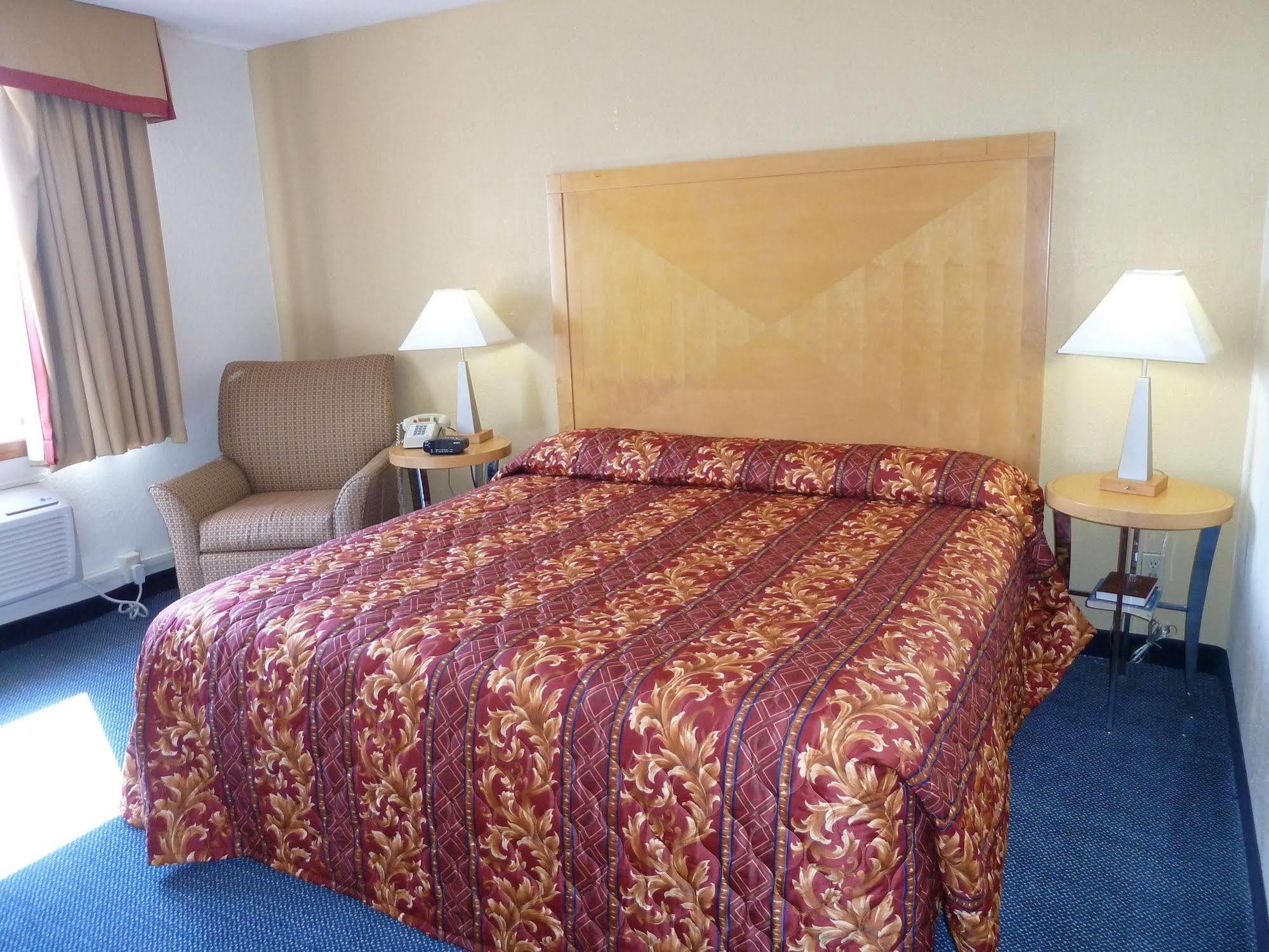 Katahdin Inn & Suites Millinocket Exterior foto